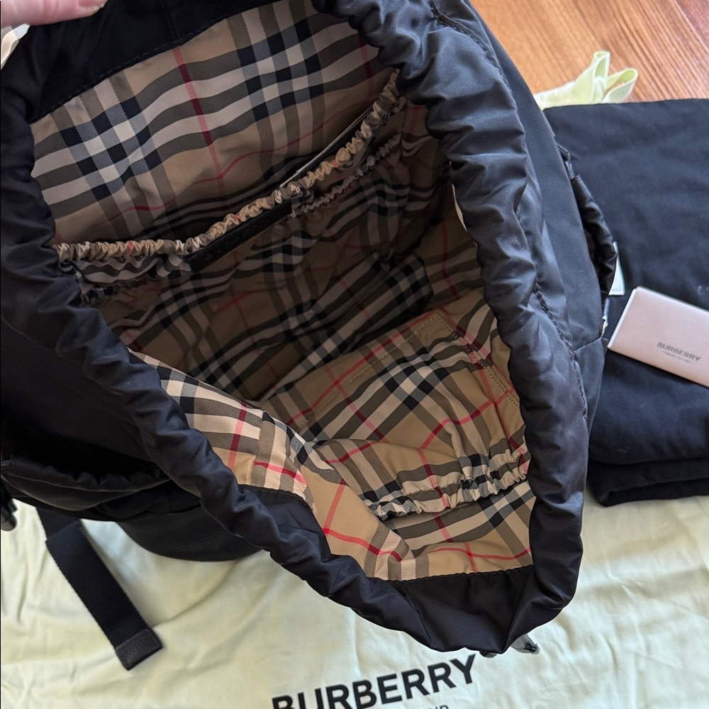 Burberry Black Nylon diaper Backpack with changing mat - Picture 3 of 6